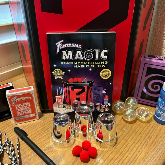 Fantasma Magic Deluxe Mesmerizing Magic Show Set - Picture 8 of 13